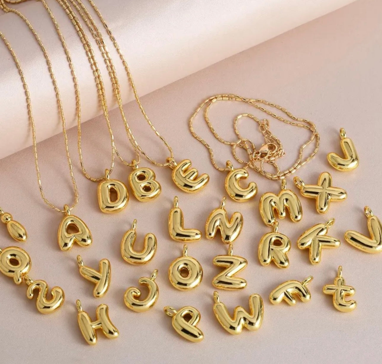 Inicial necklace